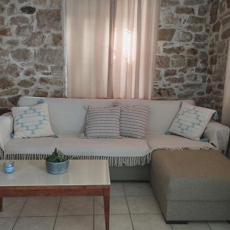 Το Πέτρινο Apartment Aitoliko Phòng bức ảnh