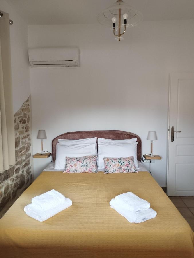 Το Πέτρινο Apartment Aitoliko Ngoại thất bức ảnh