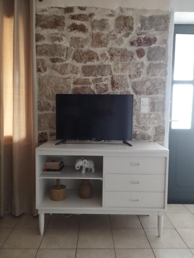 Το Πέτρινο Apartment Aitoliko Ngoại thất bức ảnh