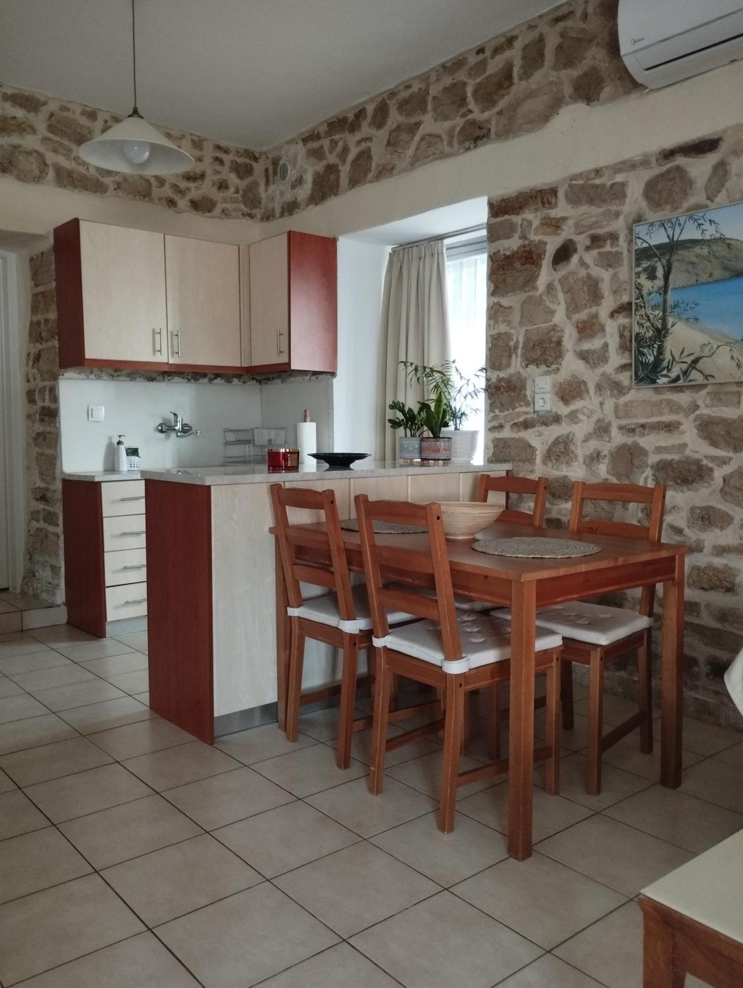 Το Πέτρινο Apartment Aitoliko Phòng bức ảnh